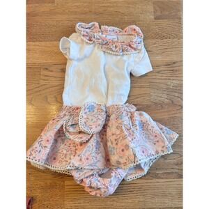 Cupcakes and Cashmere Baby Girls White Bodysuit Floral Skirt Bloomers Set 0-3M‎